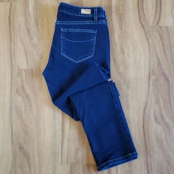 PAIGE Denim - PAIGE Indigo SKYLINE SKINNY Mid-rise Jeans Size 28